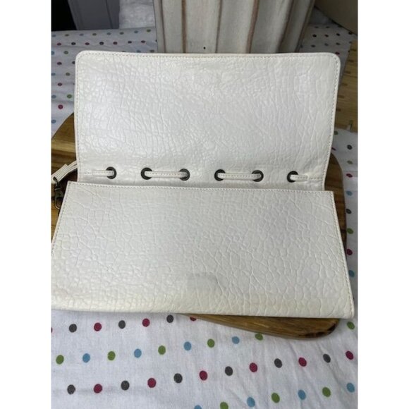 Jessica Simpson White Floral Embossed Shoulder Bag with Yellow InteriorDescripti - Picture 3 of 4